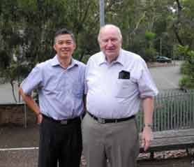 CHOO Heng Thong with his former teacher and friend Professor Alan Roberts 