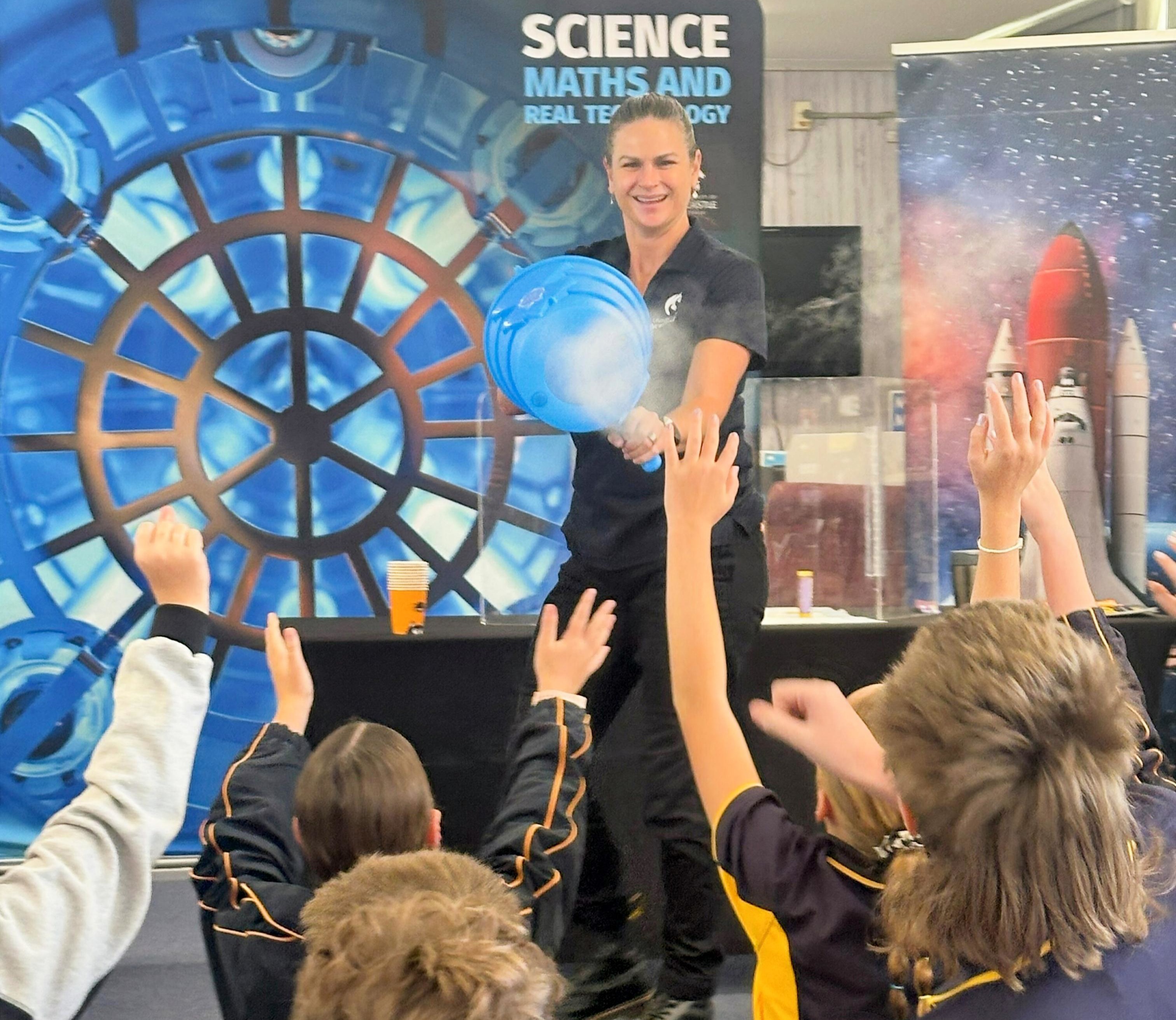 Presenter holding vortex cannon w