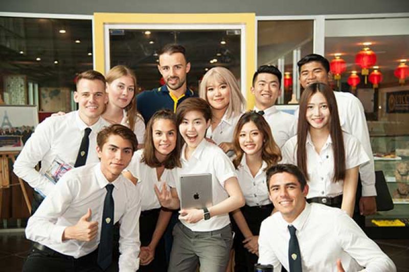 Students at the University of the Thai Chamber of Commerce 