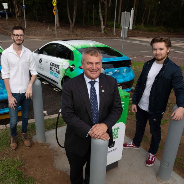 Students Connor Getley and Edward Clarkson with Vice-Chancellor Professor Alex Zelinsky with the electric vehicle charging station. University installs new electric vehicle charging stations