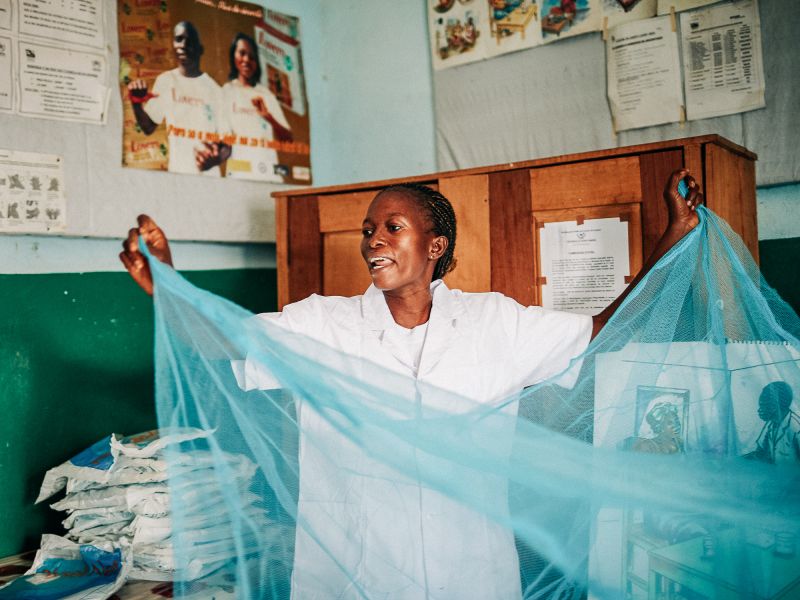 Woman in the Republic of Congo with insecticidal bed net - photo courtesy of Nothing but Nets