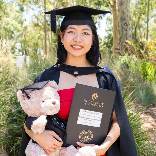 Maddie Huynh graduated with a Bachelor of Civil Engineering (Honours). Maddie aspires to build engineering dreams.