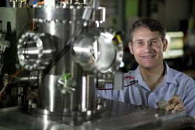 Paul Dastoor. World first microscope innovation