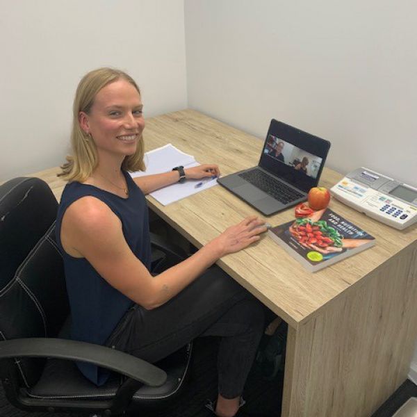 Kelsey Tobin, the Clinic's dietitian. Students offer remote service to improve our diet