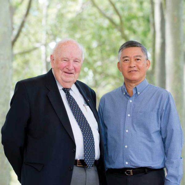 Image of Emertitus Professor Alan Roberts and alumnus Heng Thong Choo. Next gen engineering leaders shaping a better world