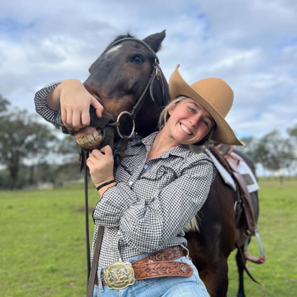 Isabella-with-horse