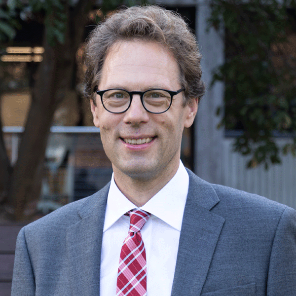 2019-1076-Researcher-Highlights---Thomas-Nann-9988.gif Image of Professor Thomas Nann