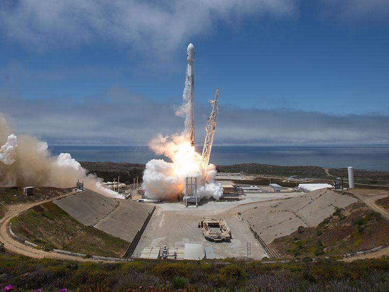 GRACE Follow-On spacecraft launches (NASA/Bill Ingalls)