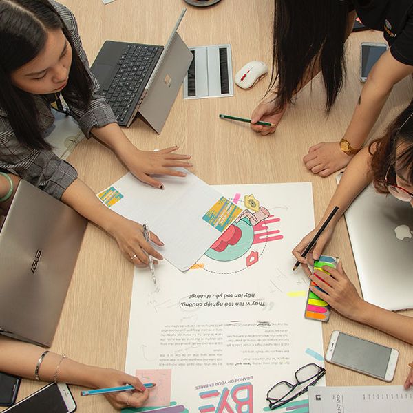Group-of-international-students-working-together - Think-pair-share