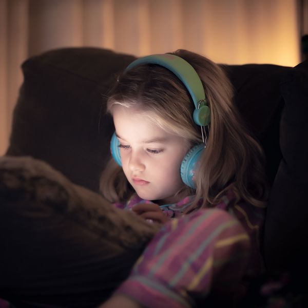 Preschoolers’ screen time logs link to sleep and development