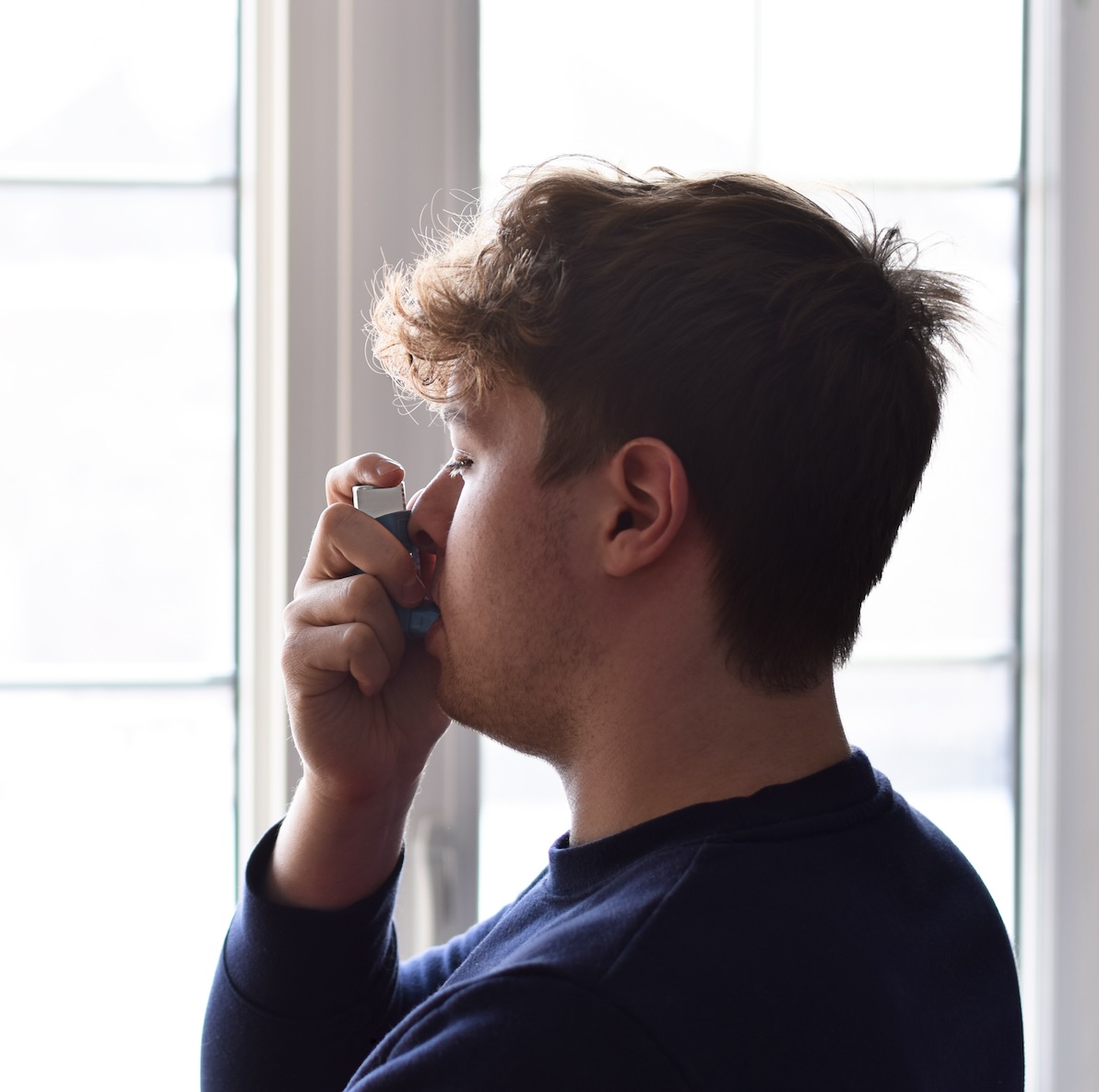 How burgers and chips for lunch can worsen your asthma that afternoon