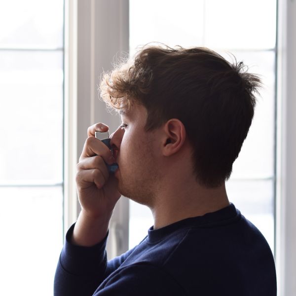 How burgers and chips for lunch can worsen your asthma that afternoon