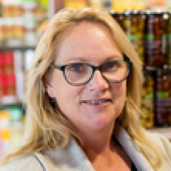 Professor Lesley MacDonald-Wicks Professor Lesley MacDonald-Wicks