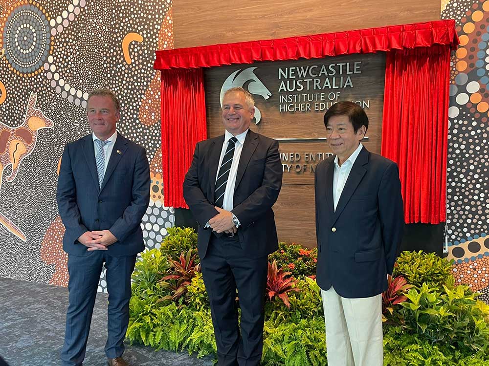 Mr-William-Hodgman,-Prof-Alex-Zelinsky-and-Dr-Khaw-Boon-Wan