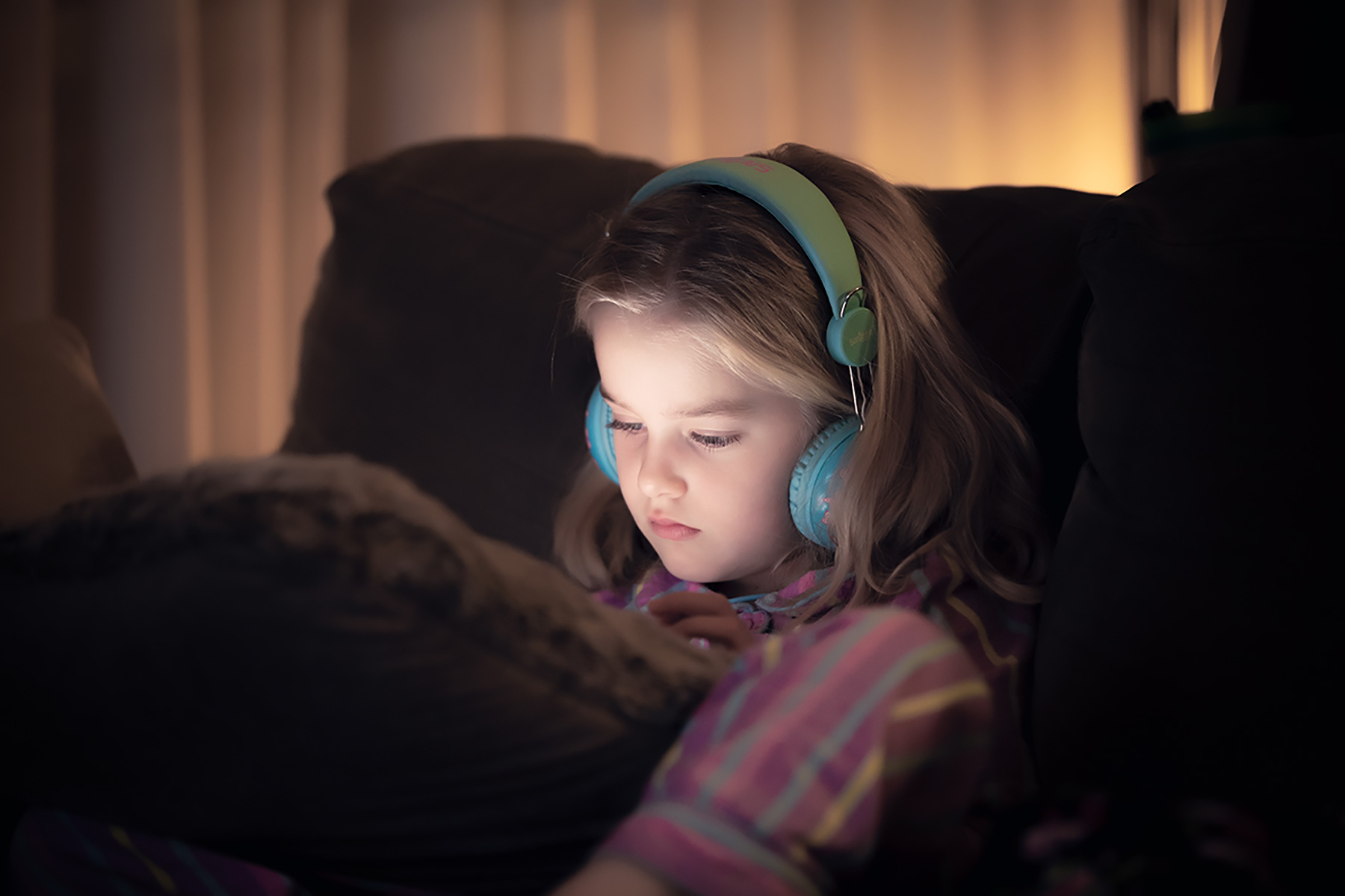 Children's screen time and links to sleep, language and cognitive development