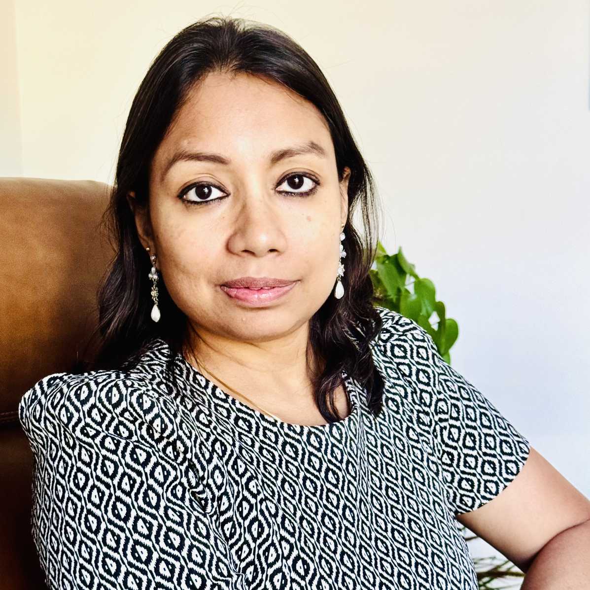 Dr Devaleena Das