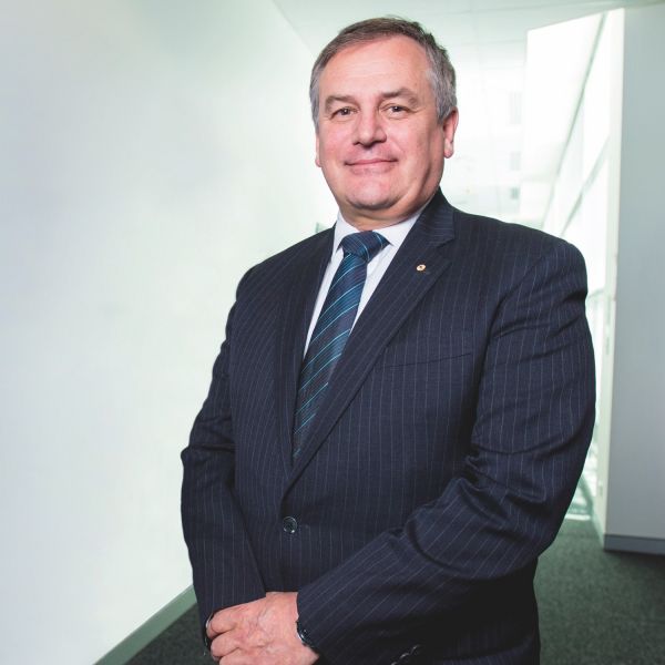 Vice Chancellor. Vice-Chancellor inducted to prestigious Bragg Membership 