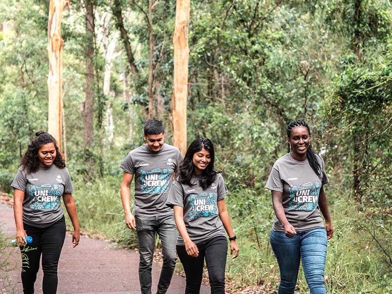 Picture of Uni Crew volunteers walking