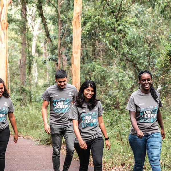 Picture of Uni Crew volunteers walking