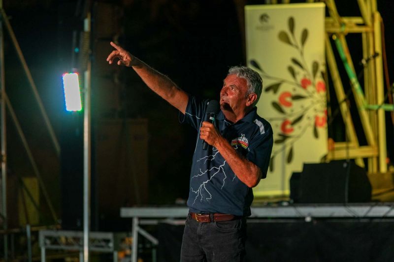 Kamilaroi man, Len Waters, points to the skies during his talk on Aboriginal astronomy.