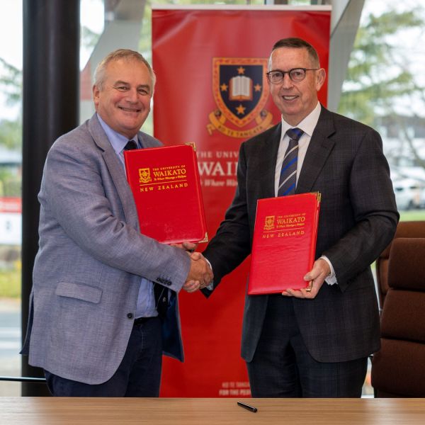 University of Newcastle Vice-Chancellor, Professor Alex Zelinsky and University of Waikato Vice-Chancellor, Professor Neil Quigley shake hands. Strengthening trans-Tasman relationship with strategic partnership