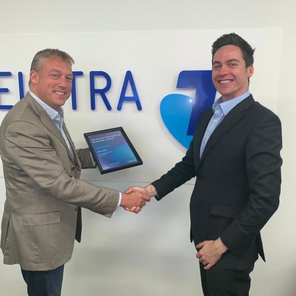 alumnus Alex, Business Development Manager (Nordics and UK), Telstra EMEA receiving the Quarterly International Business award 