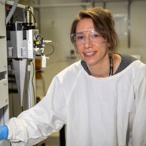 Heather Murray Dr Heather Murray in a lab