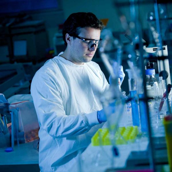 2024-1018-Master-of-Laboratory-Medicine-V1_1080-x-1080.jpg Man in Lab