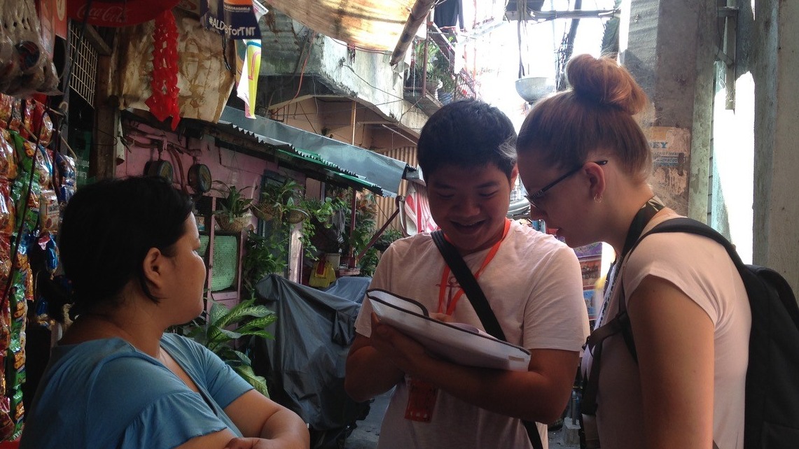  Lisa in the Philippines conducting fieldwork with her classmates from De La Salle University Manila for the New Colombo Plan Scholarship.