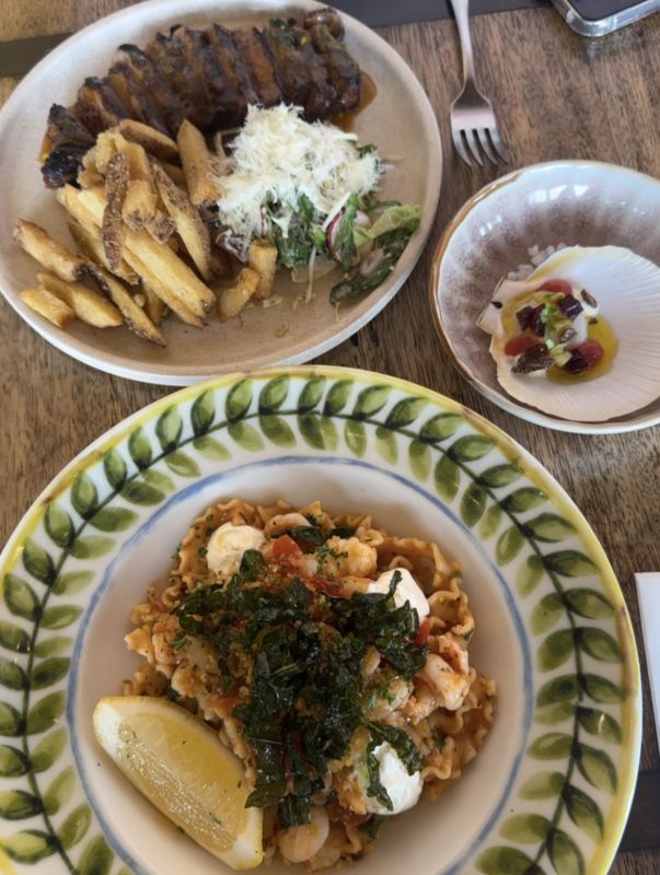 Meal-at-a-seaside-restaurant-in-Newcastle
