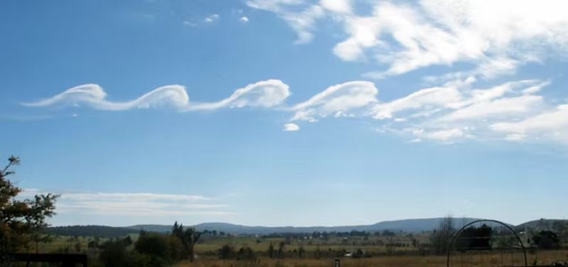 Image of sky with Kelvin–Helmholtz instability visible in cloud formation