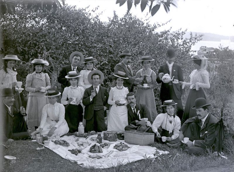 Phillips picnic group, Toronto, NSW, 18 September 1901