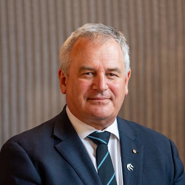 Vice Chancellor Alex Zelinsky AO headshot. University of Newcastle moving the world through sport 