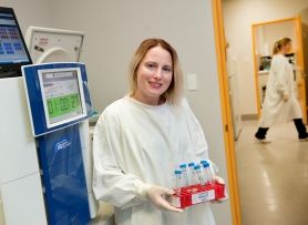 Cancer crusader Kelly Avery-Kiejda in the laboratory