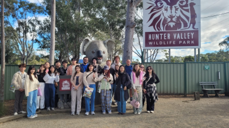 Summer Down Under students at the Hunter Valley Zoo